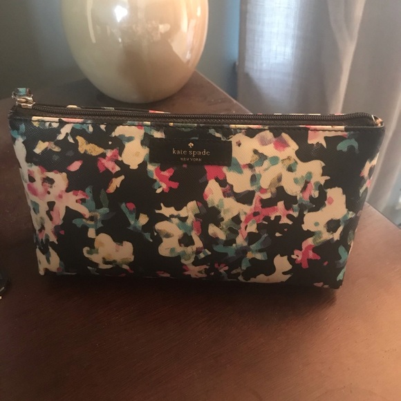 kate spade Handbags - Kate Spade makeup bag